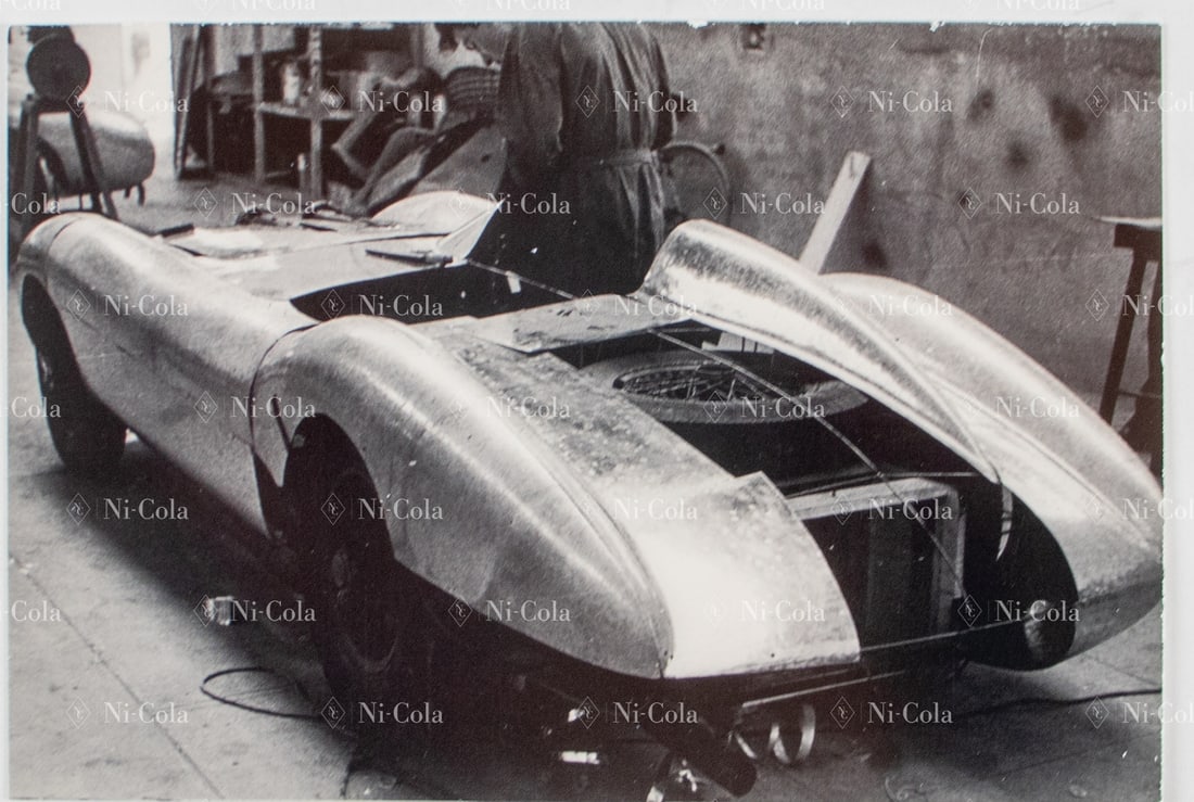 Ferrari Original B/W - Press photo Pinin Farina 1950s: The body of a Ferrari 20 Cabriolet Serie I during the development phase at the factory, 18 x 13 cm, stamped: Foto Coltrin