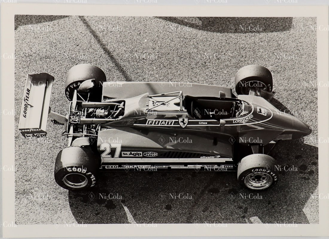 Ferrari Original B/W - Press photo Type 126CK during test d: The car is standing right at the pit, version without front spoiler, 18 x 13 cm