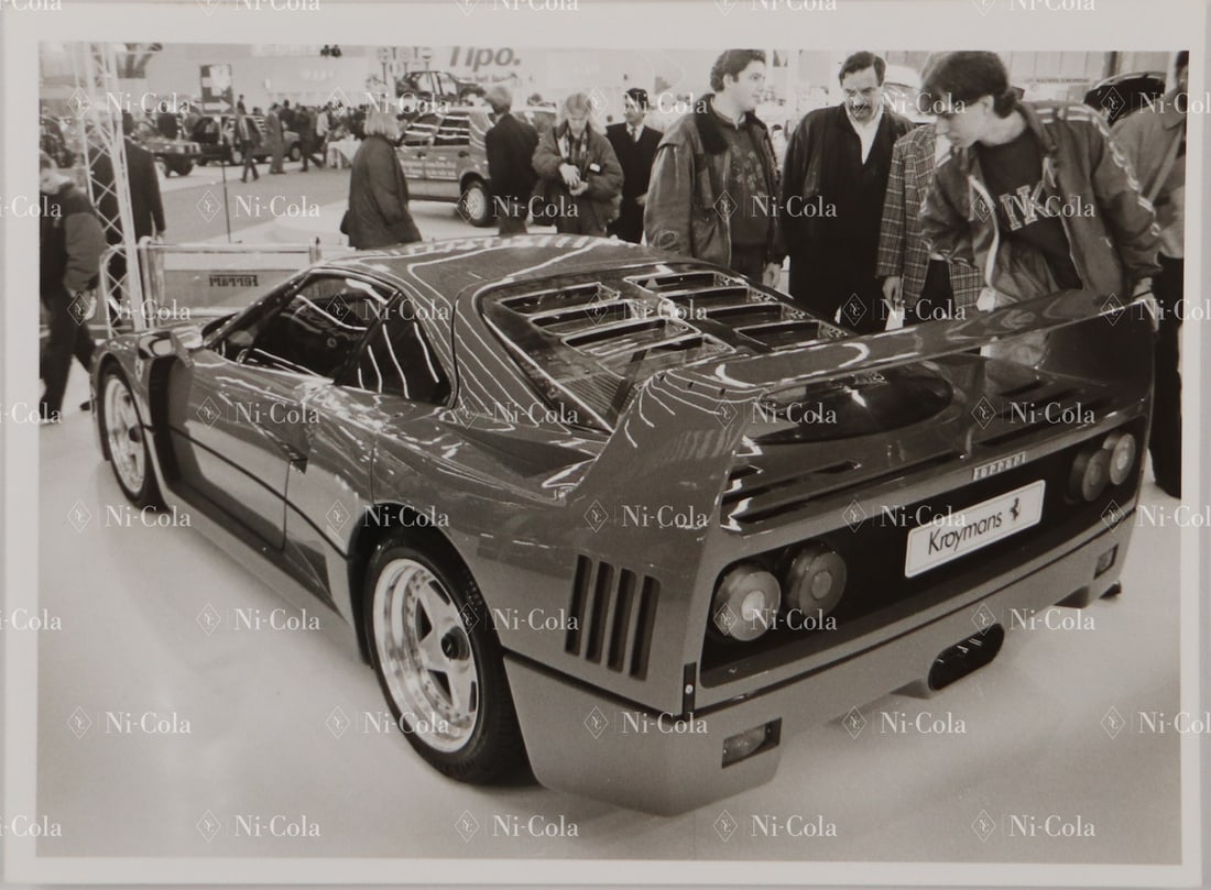 Ferrari Original B/W press photo car RAI Automobile Salon A: The Ferrari F40 is presented at Kroymans, 23 x 17 cm