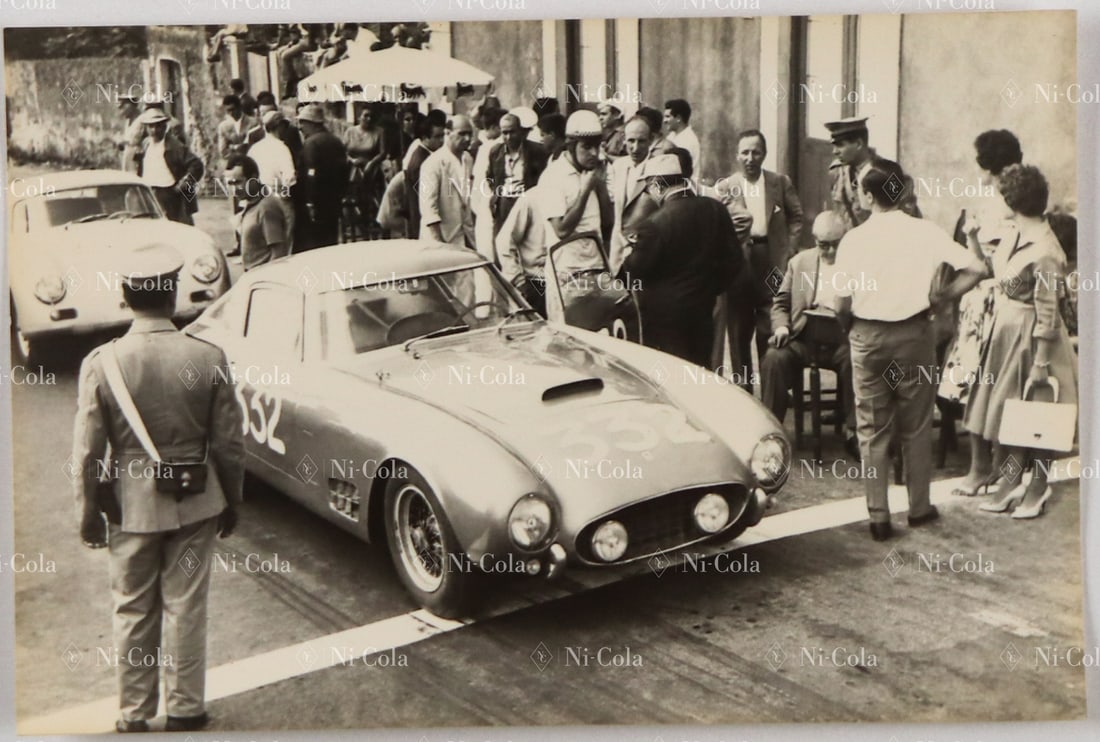 Ferrari Original B/W press photo from the hill climb Salita: Salvatore La Pira finished 3rd overall and 1st in his class, with his Ferrari 250 GT LWB Berlinetta Scaglietti TdF, s/n 0555GT, 14.5 x 9.5 cm