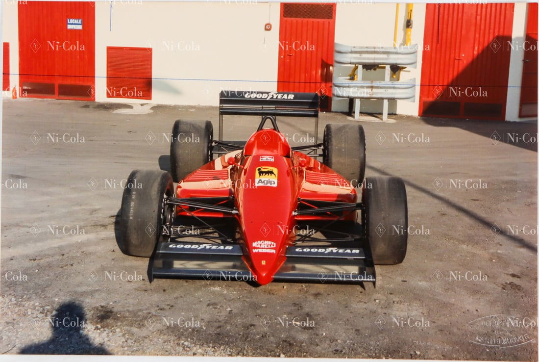 Ferrari Original Color Werksinternes - Press Photo Type 637: The completed car stands in the factory, 23 x 15 cm, with embossed stamp: 'Foto Parenti'