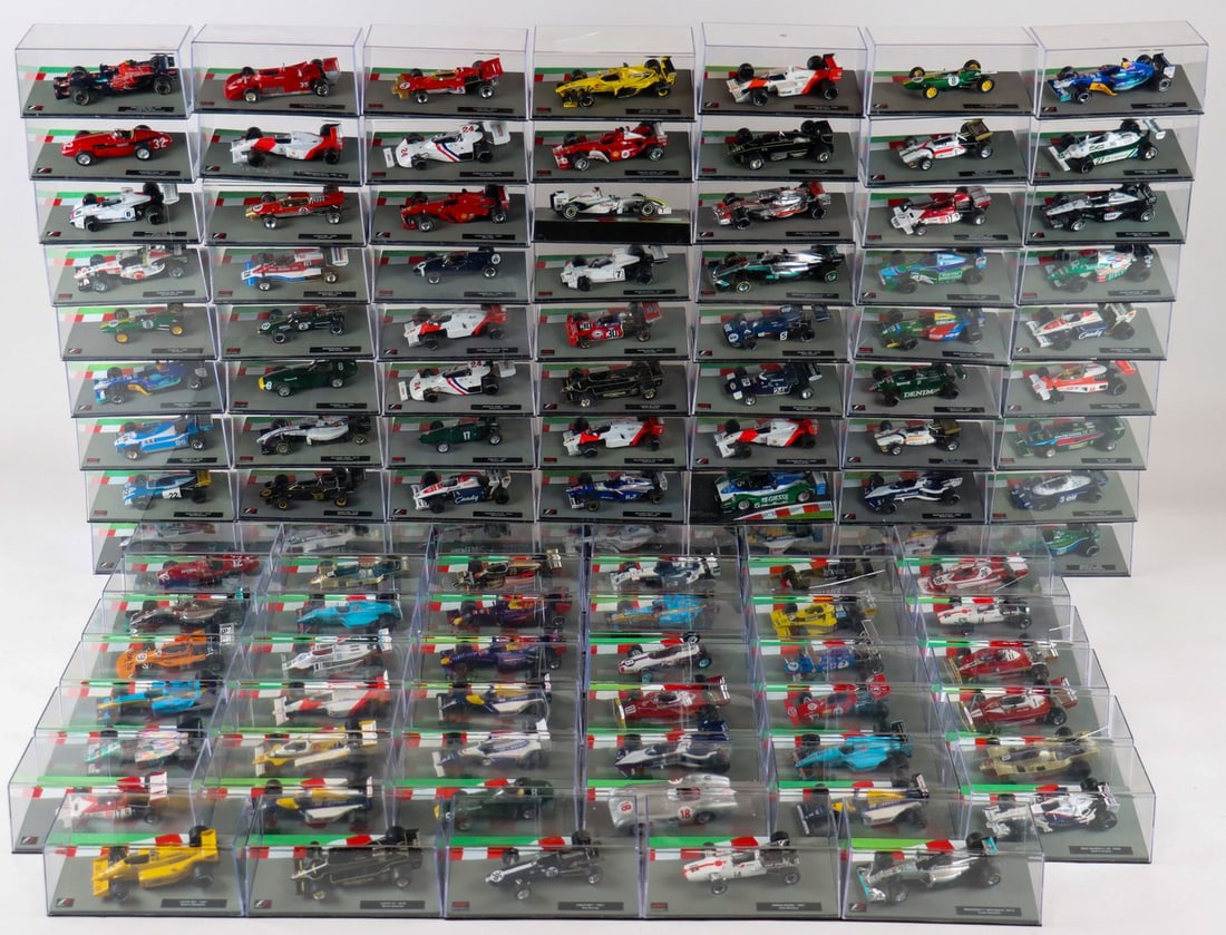 Modellauto 104 Formula 1 Model Cars in 1:43 Scale: For example Renault R25-2005, Lotus 25 - 1963 Jim Clark, Brabham BT24 - 1967, Mclaren MP4/28, Tyrell etc.