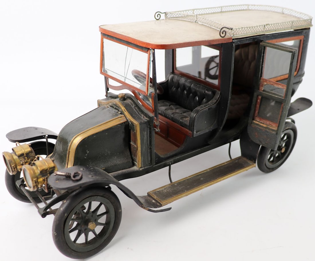 Modellauto Wooden model car: L: 39 cm