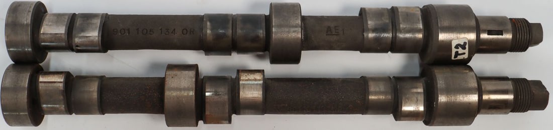 Porsche 2x camshaft type 911T: Part number 9011051330R, 9011051340R used