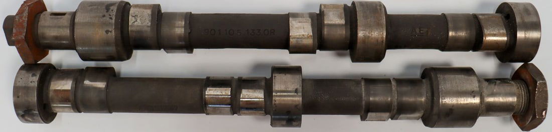 Porsche 2x camshafts type 911T: Part number 9011051340R, 9011051330R used