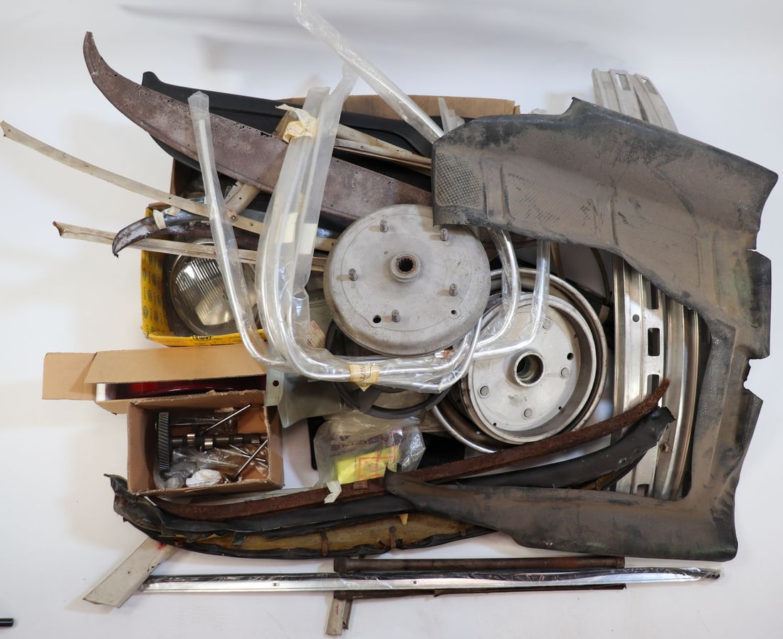 Porsche 50-piece for Type 356 and 911: Including e.g. camshaft, valves, fan wheel, brake drums etc., used