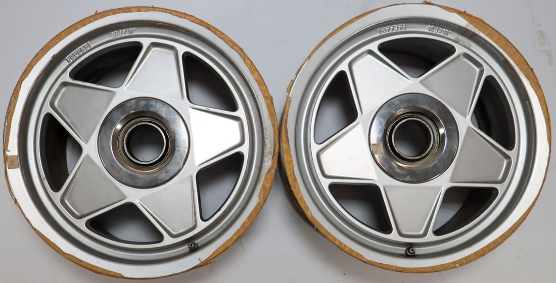 Ferrari 2x Rear Rim with Central Lock for Type Testarossa: Manufacturer: OZ, part number: 133078, 10 x 16 inch, with splines, each dated: 87