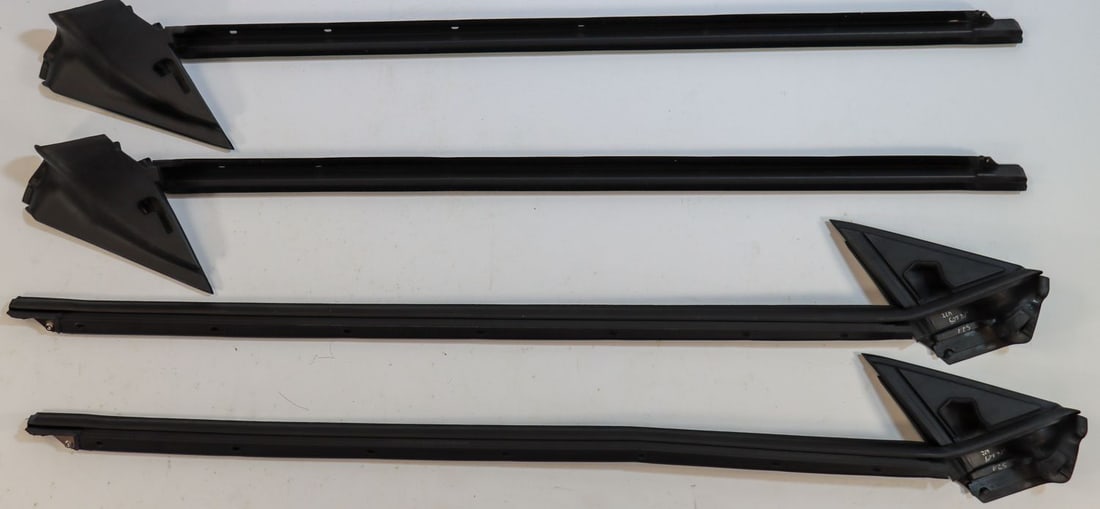 Ferrari 4-piece Door Seals NOS for Type California (1 of 3)
