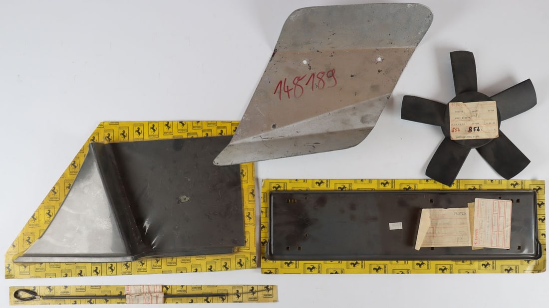 Ferrari 5-piece Spare Parts NOS for Type 512 / Testarossa: Part numbers: 63022800, 137299, 61497200, 61564200 and 148189