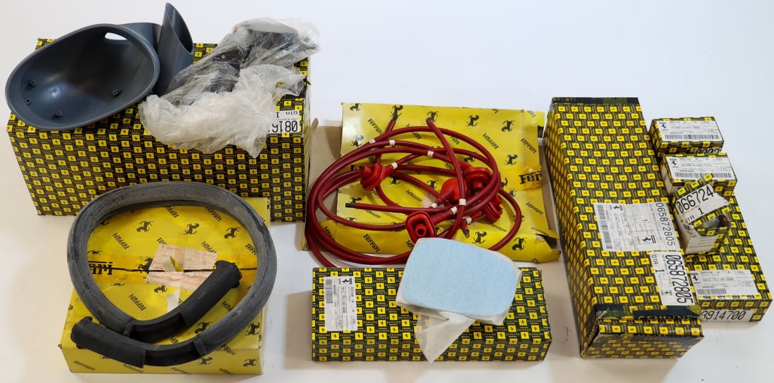 Ferrari 9-piece NOS spare parts for models from the 80s to: Part numbers: 81613910, 66724400, 61322600, 124171, 83914700, 65872805, 83914600 and 237966, each in original packaging