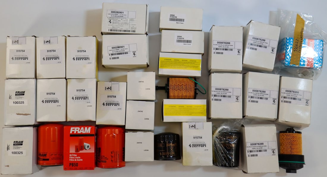 Ferrari 98-piece oil filters NOS for various models from th: Suitable for the models 328, Mondial, 348, 355, 599, Enzo, 458, California, 430, Purosangue, 296 etc., part numbers: 2316202, 197654, 218429, 280466, 234742, 915754, 878288, 280901 etc., each in origi