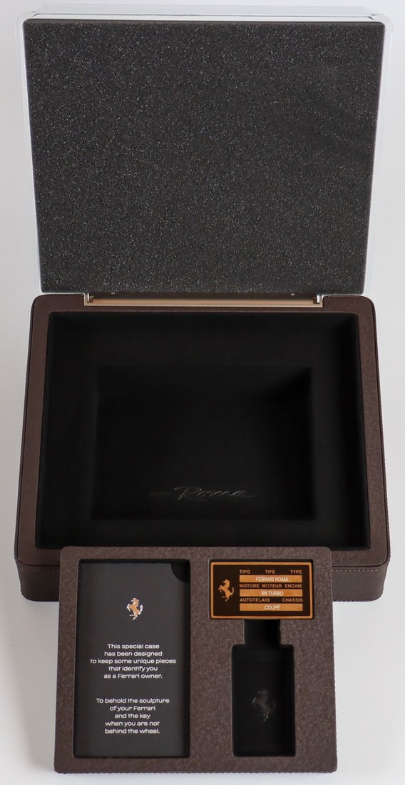 Ferrari Key Box Type Roma with Model Plaque: Dimensions with box: 31 x 26.5 x 13.5 cm