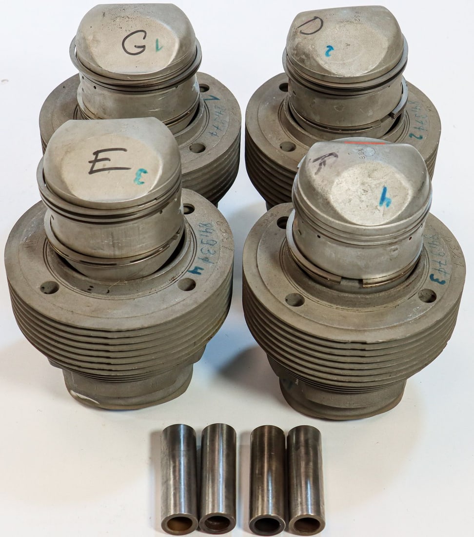 Porsche 1 Set of Pistons and Cylinders for 356 Carrera 1500: Mahle, used, without damage