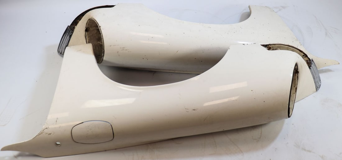 Porsche 2 fenders for Type 911S 2.0 Liter SWB: Right and left, used