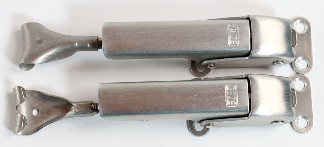 Porsche 2x hood clamp for Porsche racing car: Manufacturer: GEZE, aluminum, reproduction