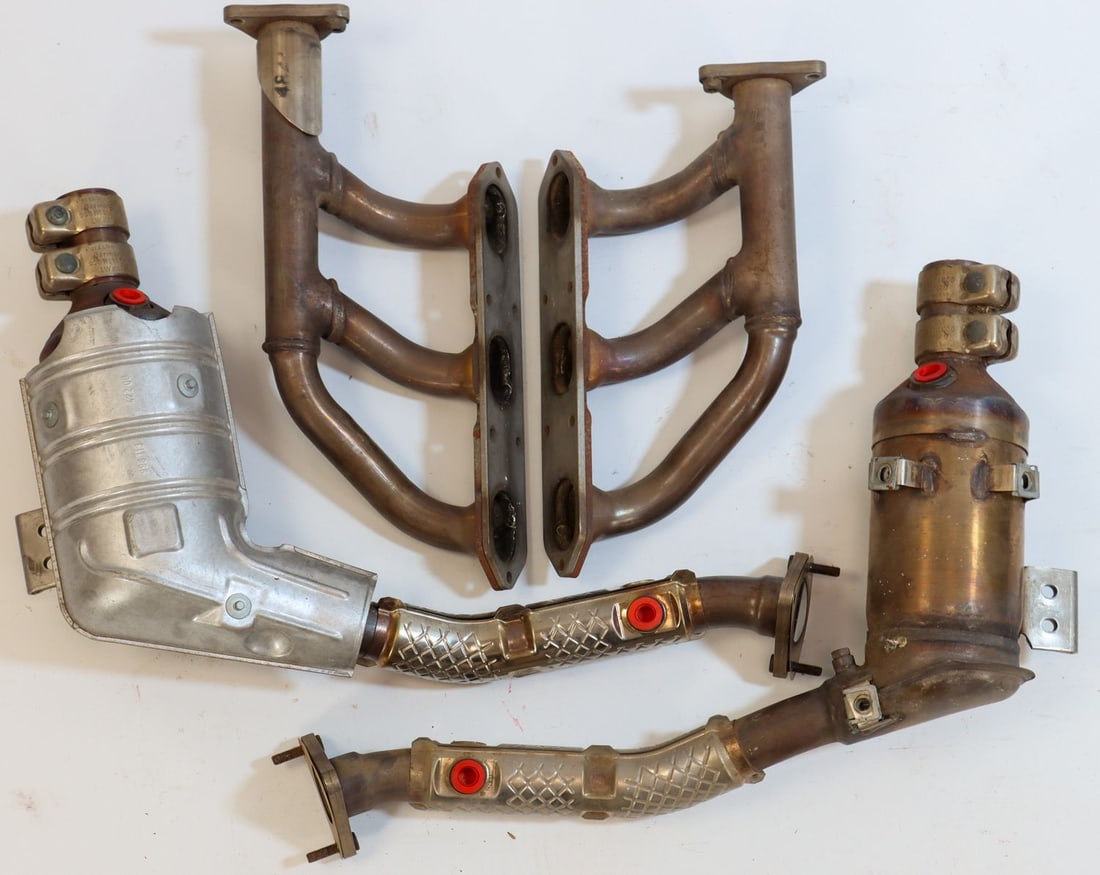 Porsche 4-piece catalytic converter with manifold for Type: Right and left, 996.113.025.03, used