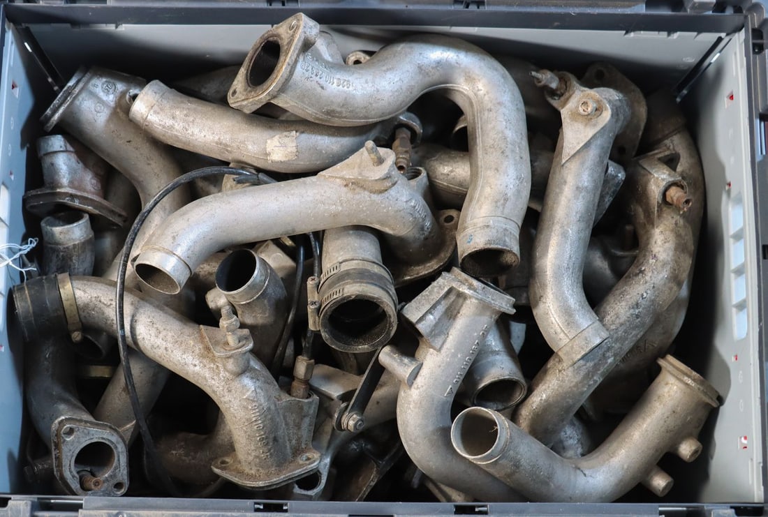 Porsche 55-piece intake manifolds for Type G-Model 2.7 and: Part no. 911.110.167.2R, 911.110.169.0R, 911.110.214.2R, 911.110.206.4R etc., used