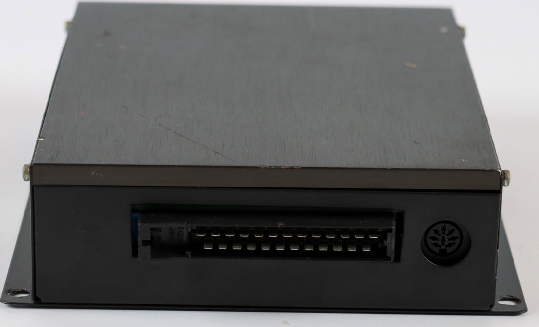 Porsche Nokia amplifier for Type 993 - 3