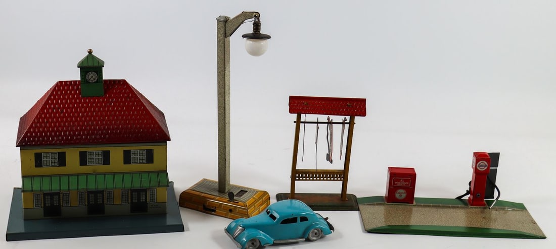Automobilia 5-piece tin toy (1 of 4)