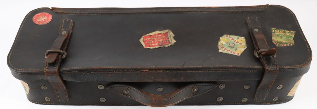 Automobilia Old leather car trunk (1 of 3)