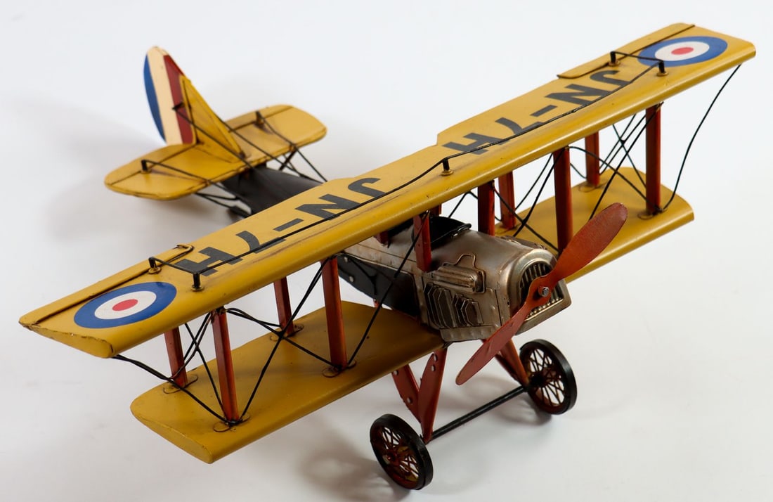 Automobilia Tin Model Airplane Havilland DH-4 (1 of 3)