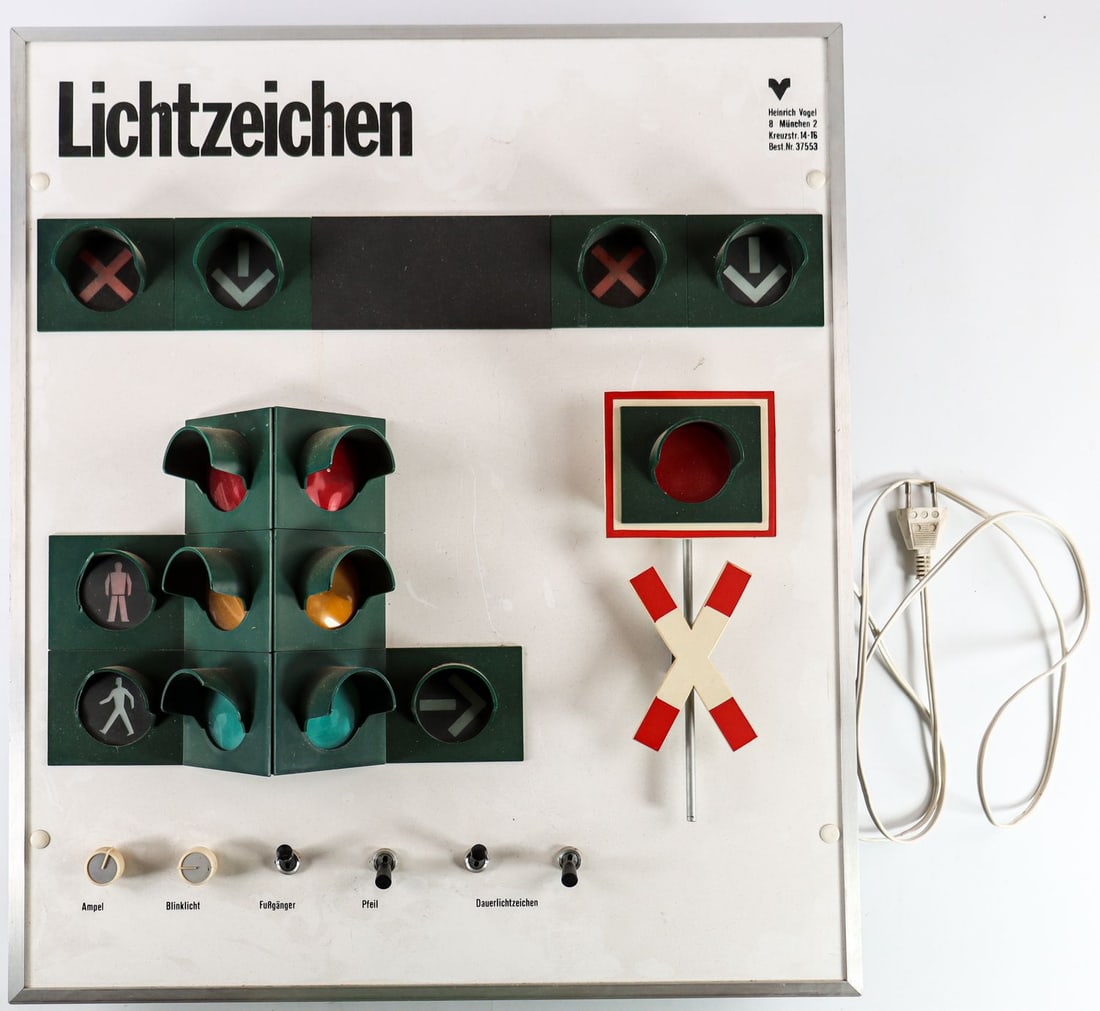 Automobilia Driving school traffic light system from the 19 (1 of 1)