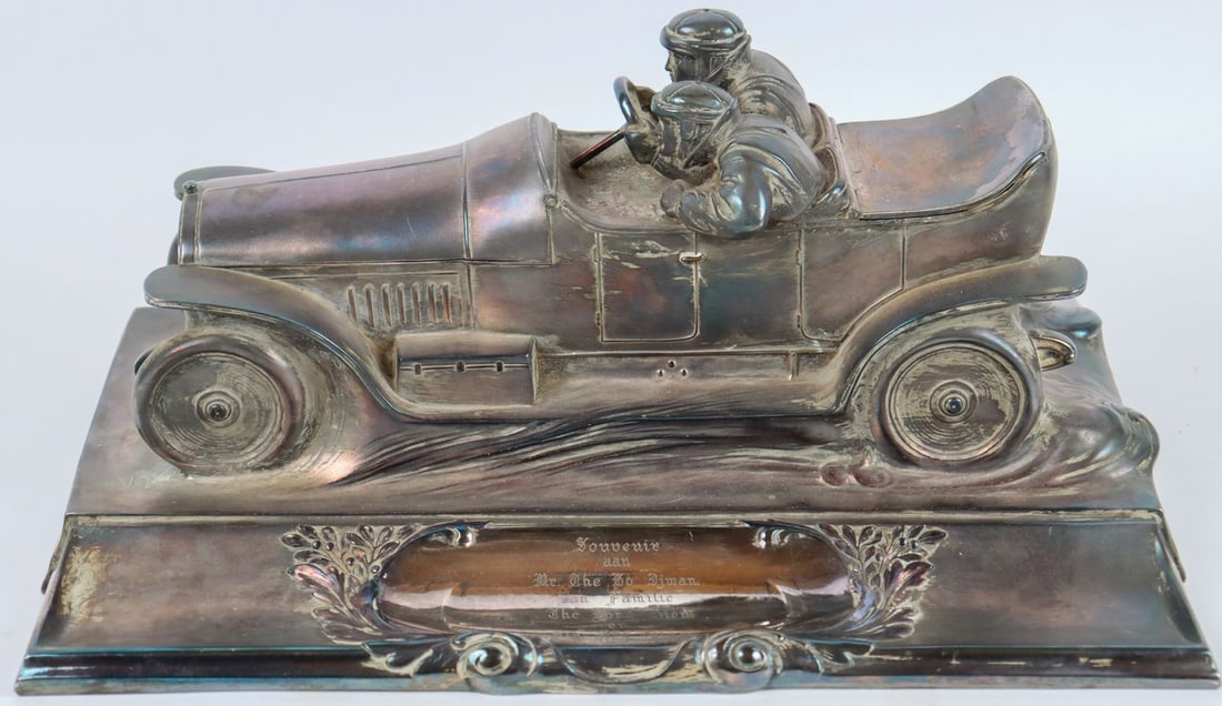 Automobilia Desk tray signed 29.9.1922: Racing car at full speed, with 2 driver figures, hood supplemented, 55 cm, silver-plated, hallmarked