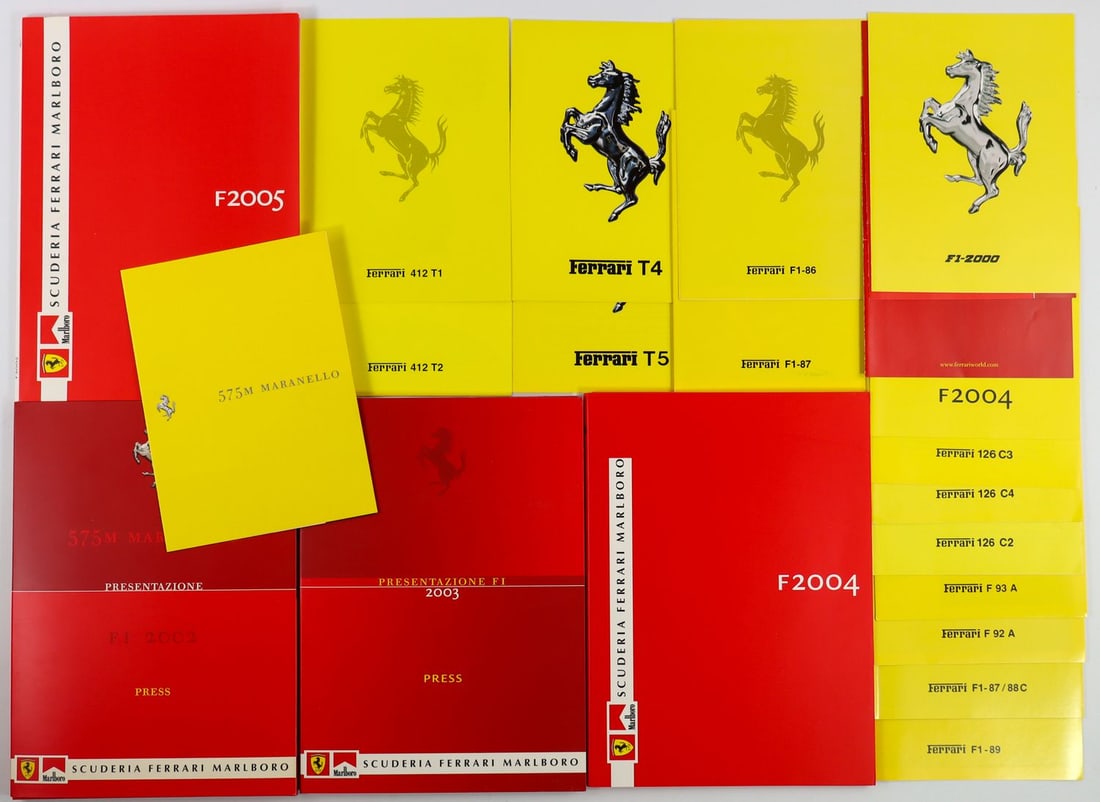Ferrari 22-piece: 4 press kits Type F2002, F2003, F2004, F2005, 18 folded brochures incl. technical data, Italian