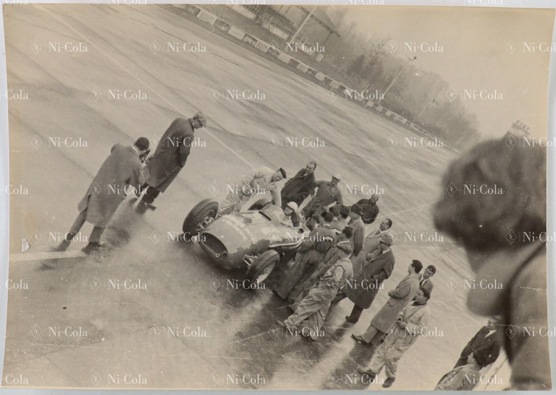 Ferrari Original B/W press photo of F1 World Champion Giuse (1 of 2)