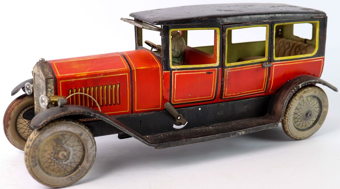 Modellauto Model Car Limousine circa 1930s: Tin lithogr., 39 cm, with driver figure, electrically illuminated front headlights