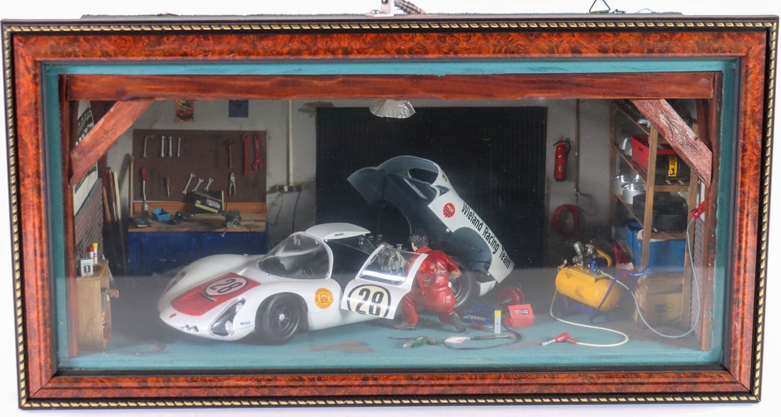 Porsche Diorama Typ 910: 44 x 24 x 20 cm