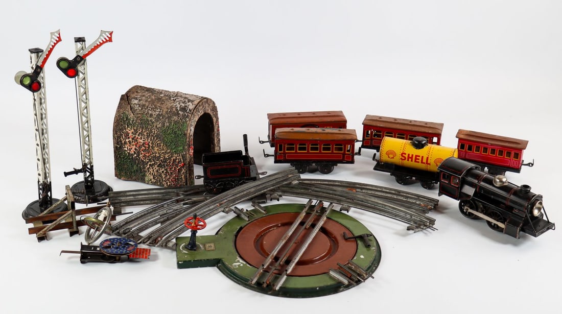 Automobilia 17-piece tin toys (1 of 3)