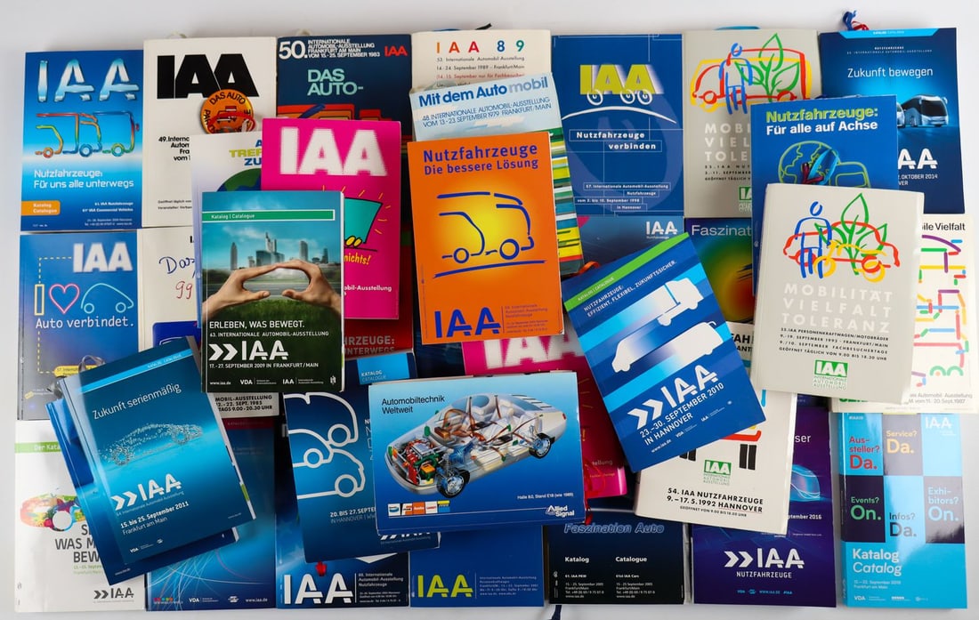 Buch 33 IAA trade fair catalogs from the 1980s–2010s: German