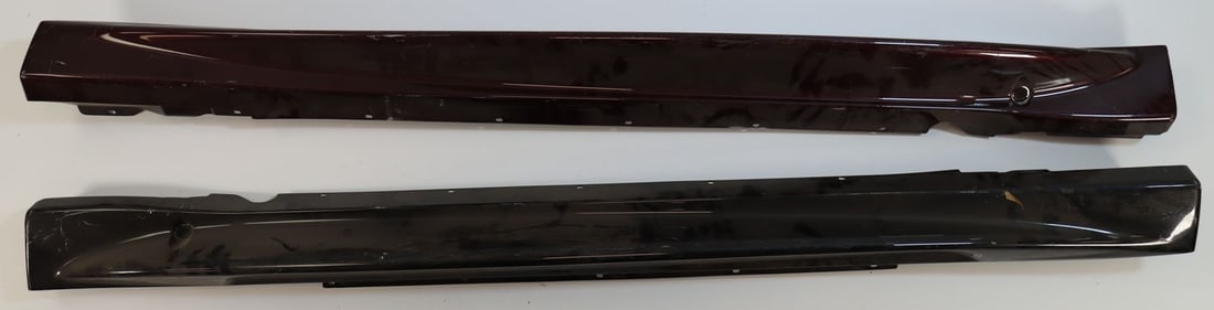 Ferrari 2x side sills for Type Gran Sport: Part number: 68752200, left side, 1x red, 1x black