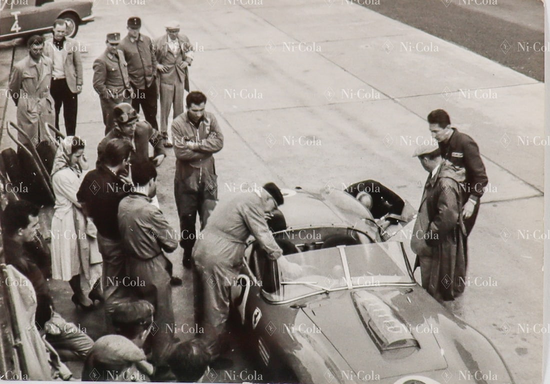 Ferrari Original B/W Photo 1000 Km Race Nürburgring 1959: Ferrari 250 TR by Tony Brooks and Jean Behra with starting number 3, 7.5 x 10.5 cm