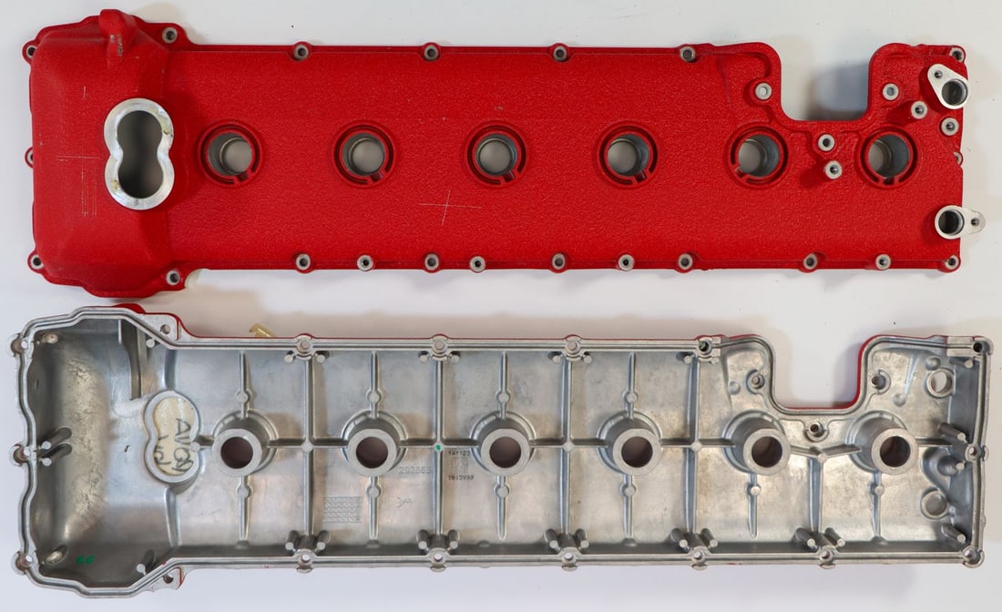 Ferrari Set of valve covers NOS for Type F12 / FF / LaFerra: Part numbers: 292565 and 292566