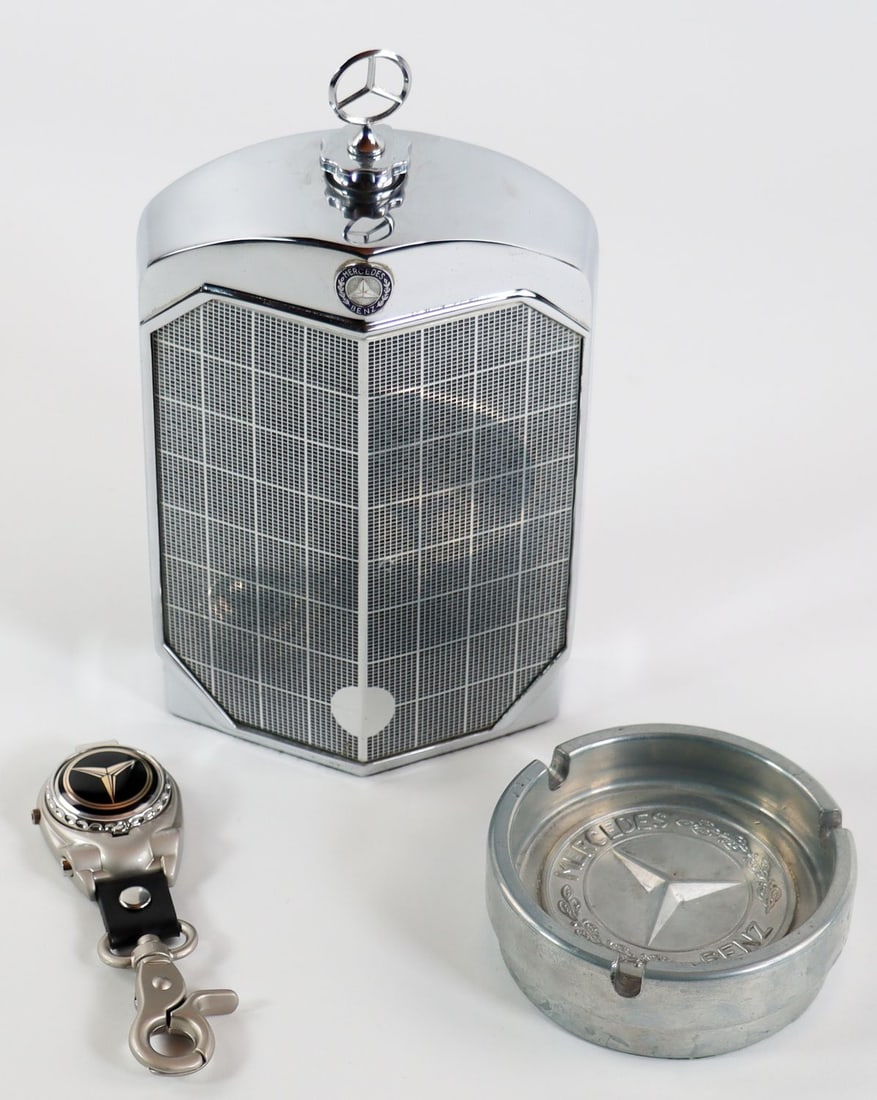 Mercedes-Benz 3-piece: Ashtray (D: 9.5 cm) and carafe in the shape of a radiator grille (H: 22 cm), pocket watch