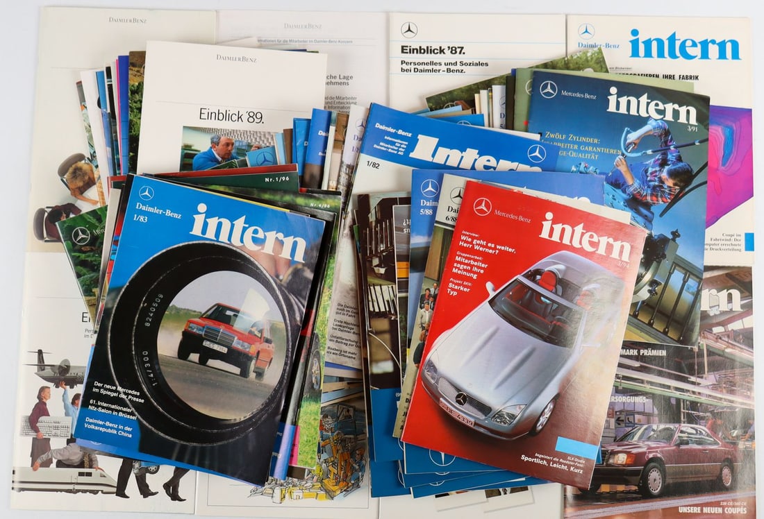 MERDEDES-BENZ Approx. 570-piece collection of a former Merc: Approx. 100 issues of the company magazine 'frontal', plus approx. 470 items consisting of e.g. brochures, press kits, price lists, color charts, employee magazines, e.g. Daimler Benz AG, Mercedes