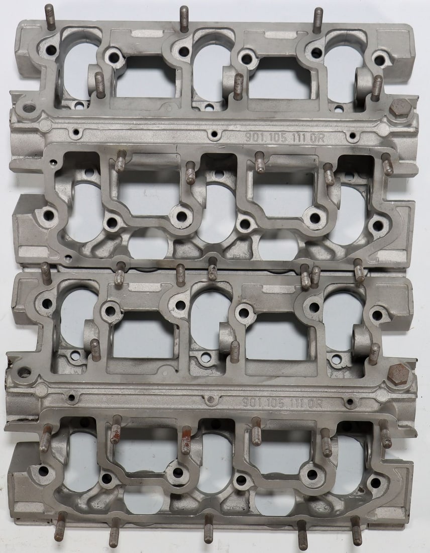 Porsche 1 Set Camshaft Housing for Type 911 SWB: Part no. 901.105.111.0R, dated 1968, blasted, used