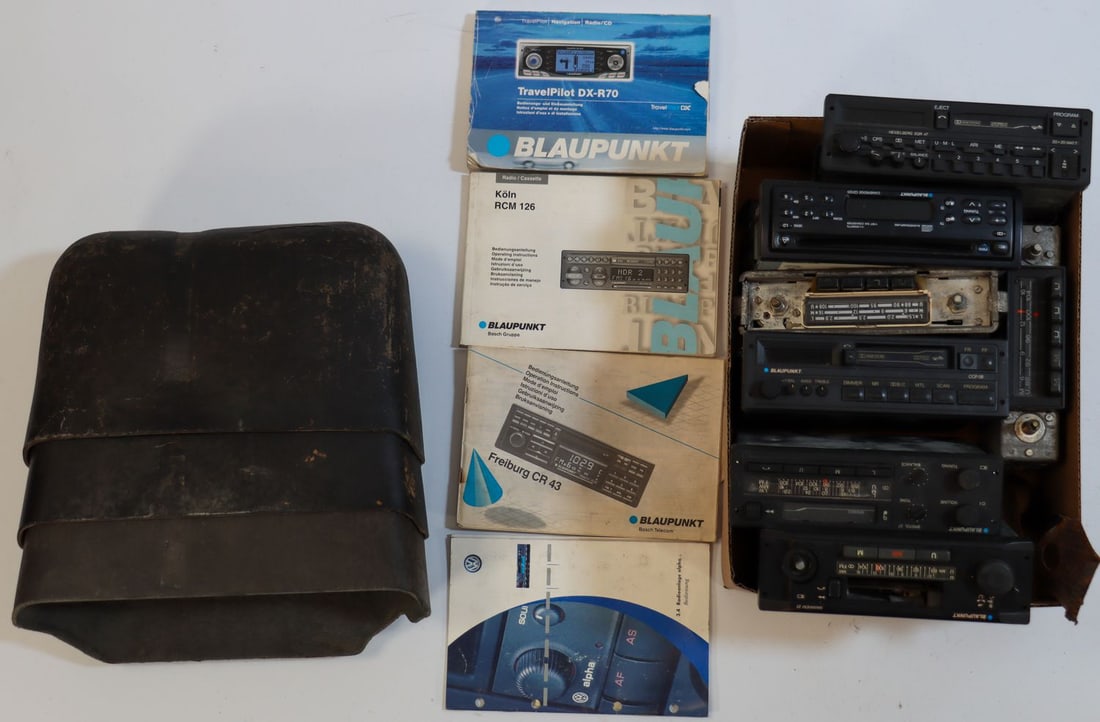 Porsche 13-piece radio for Type 911 (1 of 2)