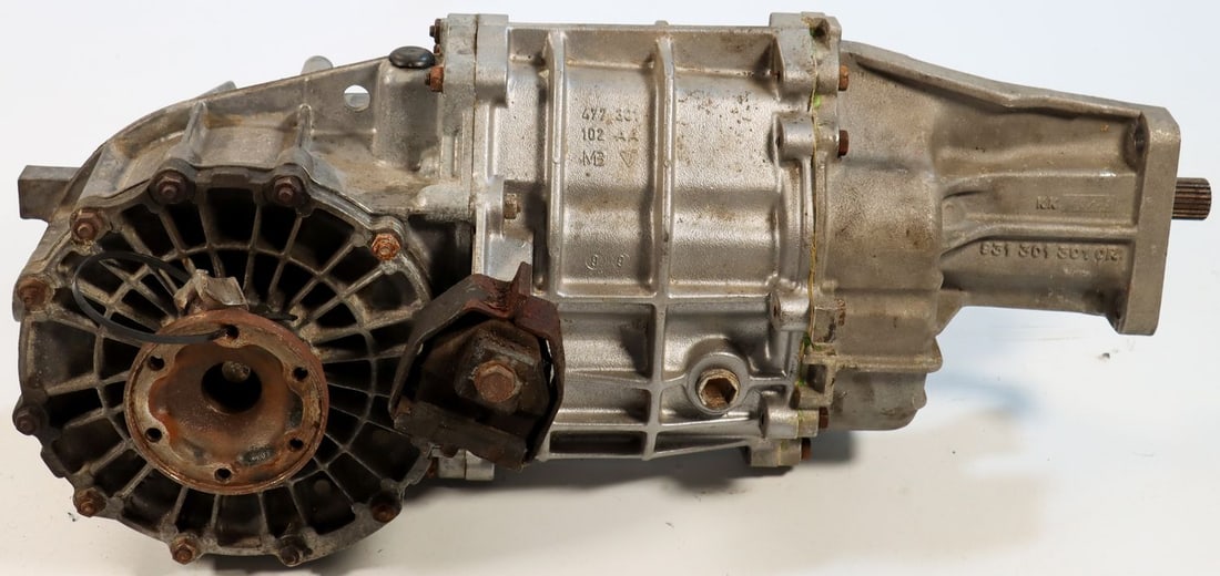 Porsche 2-piece gearbox bundle for Type 924 Turbo: Including gearbox and gearbox housing, Part no. 477.301.202.AA, 931.301.301.0R, 477.301.301.AC, 477.301.101.A, used