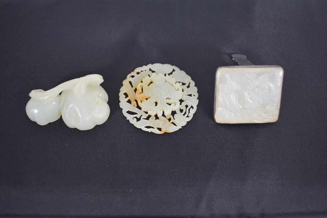 Lot of 3 Chinese Jade Carvings Qing Period (1 of 20)