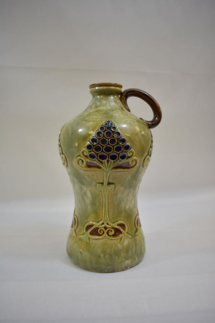 Royal Doulton Whiskey Flask (1 of 7)