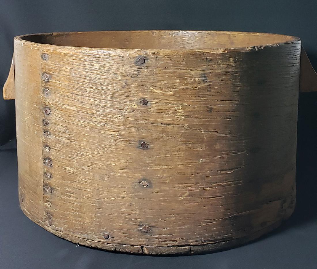 LG Primitive Americana Round Box: Large Primitive Round Box 15 1/2" x 8 1/2"