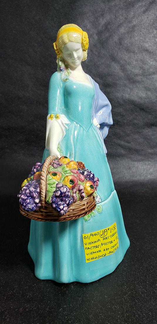 Vintage Vienna Art Ceramic Foster & Co.: Vienna Art Ceramic Foster & Co. Measures 8 3/4"
