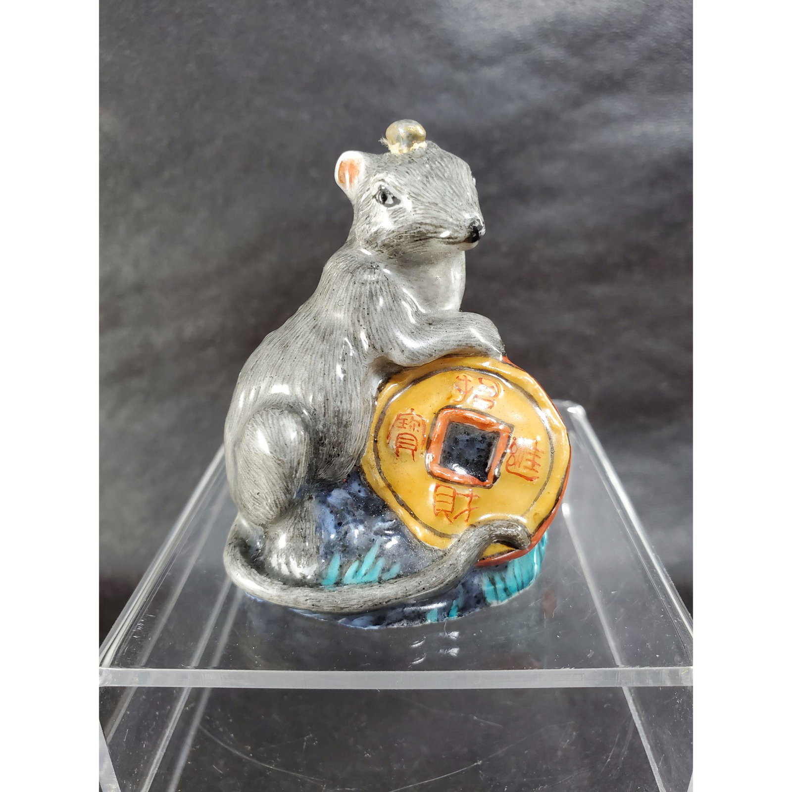 Chinese Famille Rose Porcelain Rat / Mouse Signed 19-20: Chinese Famille Rose Porcelain Rat Signed. Measures 2 3/4" x 2" x 1.5"