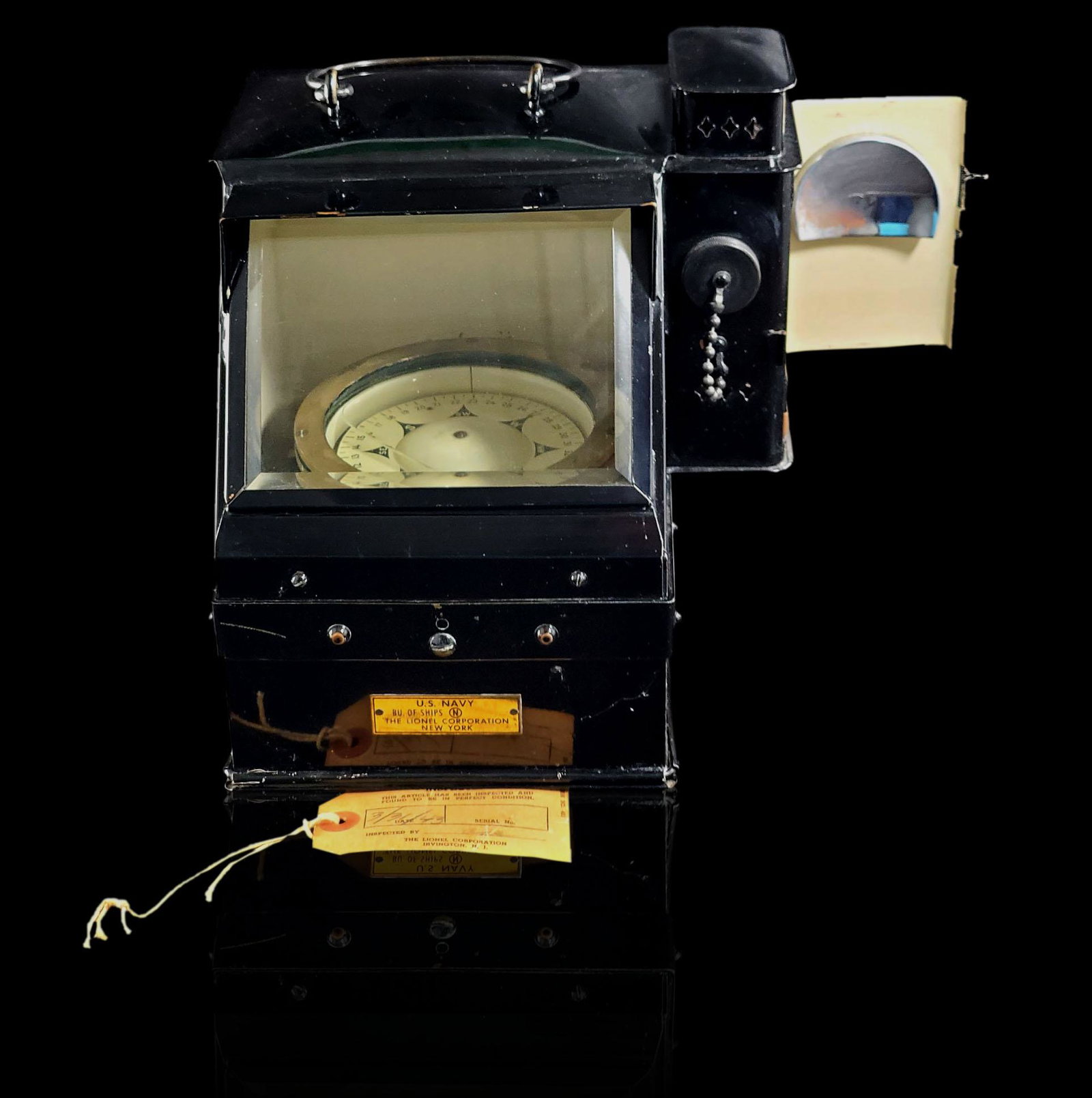 Lionel Lantern and compass Us Navy: Lionel Lantern and compass Us Navy. Measures 10\" x 9\" x 9 1/4\". Near mint condition , compass inside is probably not original I am not sure , I did not take apart to see.