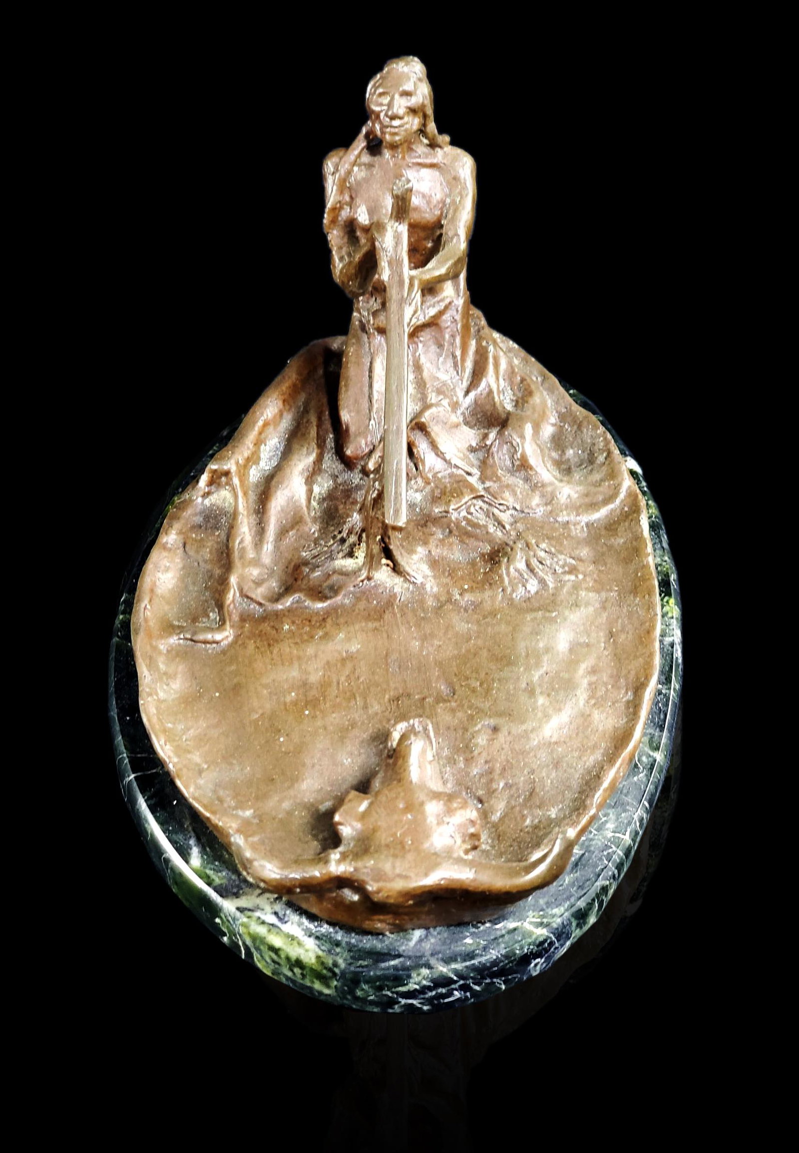 Vintage bronze sculpture of an Indian signed: Small Vintage bronze sculpture of an Indian Signed C.M RUSSELL. Measures 8.5" x 5" x 4.5"