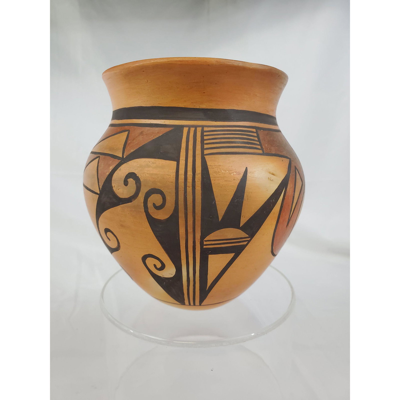 Native American Pottery Pot Signed (1 of 9)
