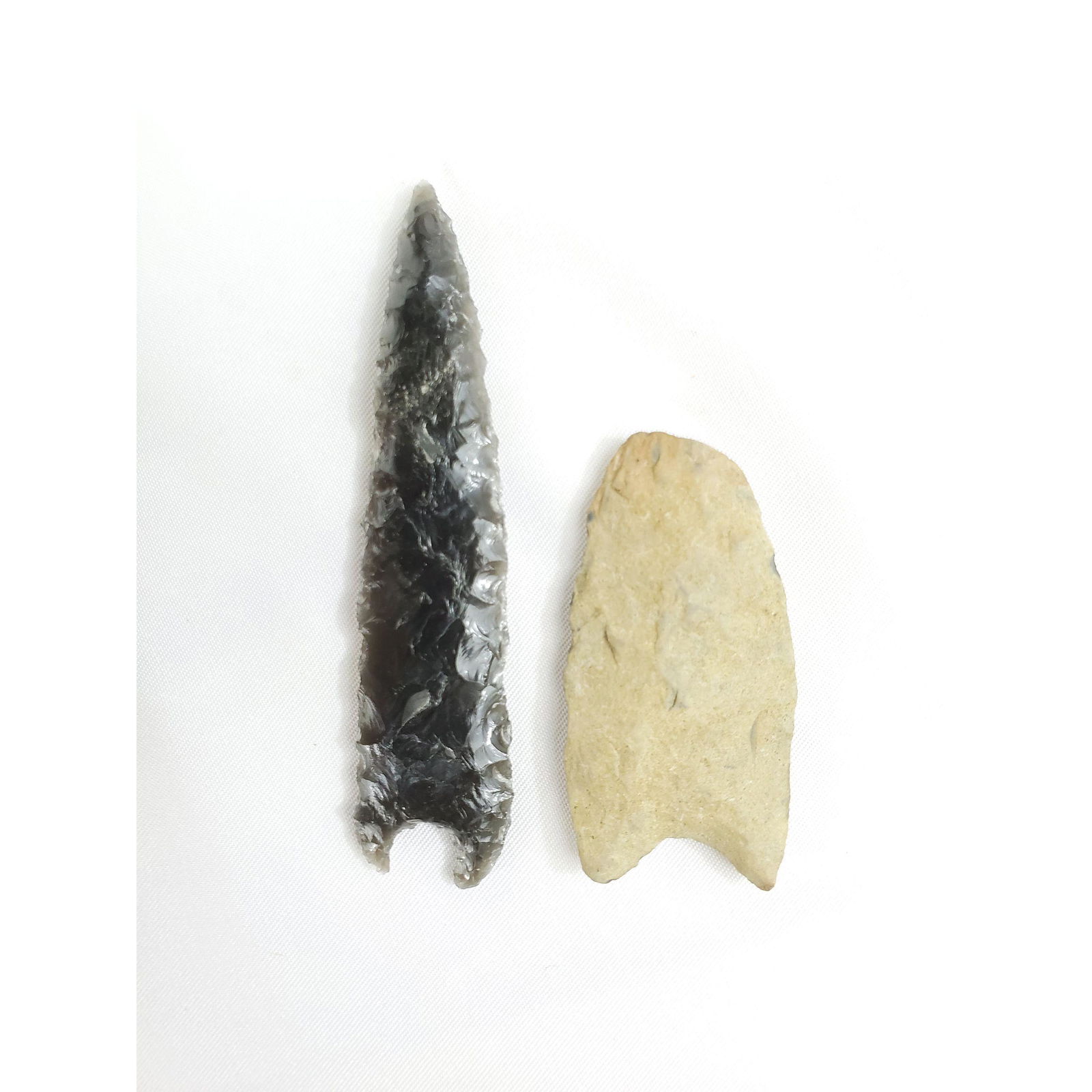 2 Native American Artifacts arrowheads (1 of 9)